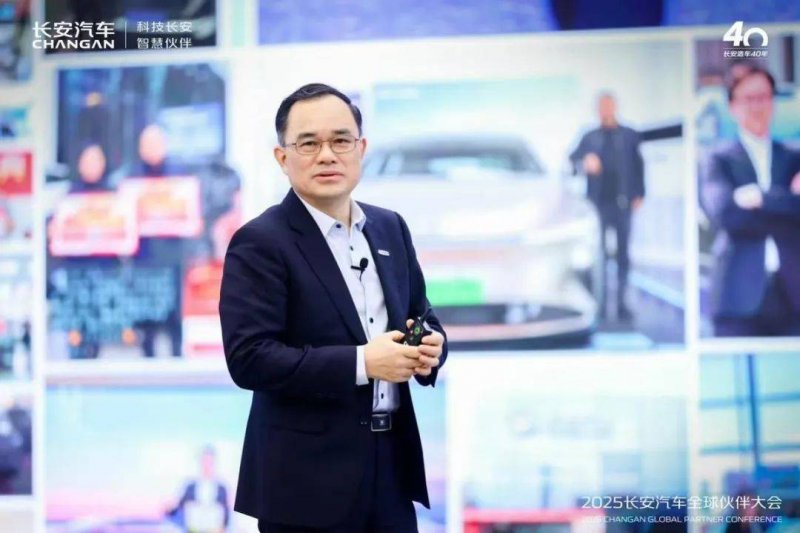 今年全国快递业务量已突破1000亿件